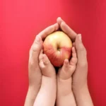 Svezzamento sereno: come introdurre i primi cibi in modo consapevole