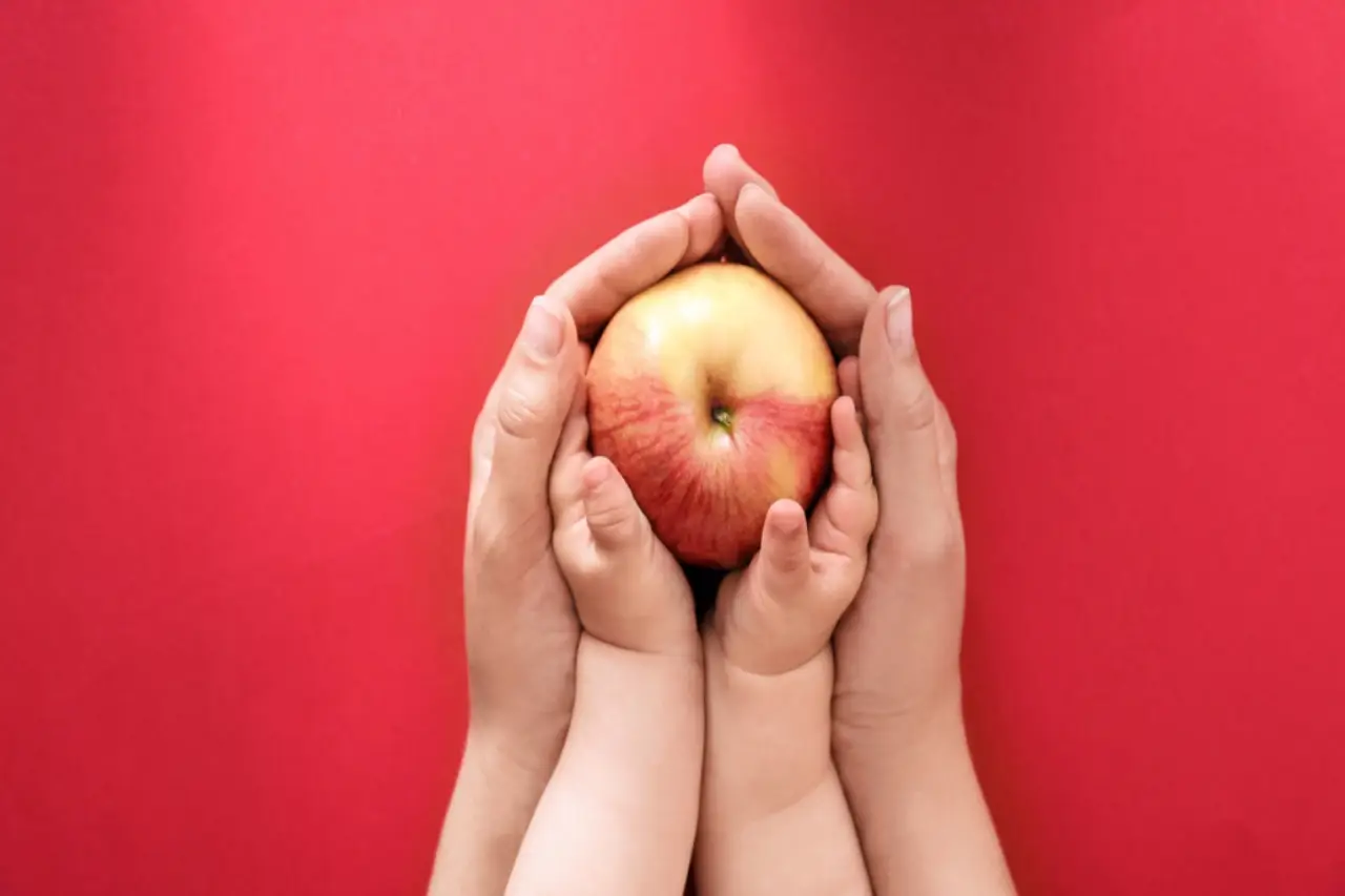 Svezzamento sereno: come introdurre i primi cibi in modo consapevole