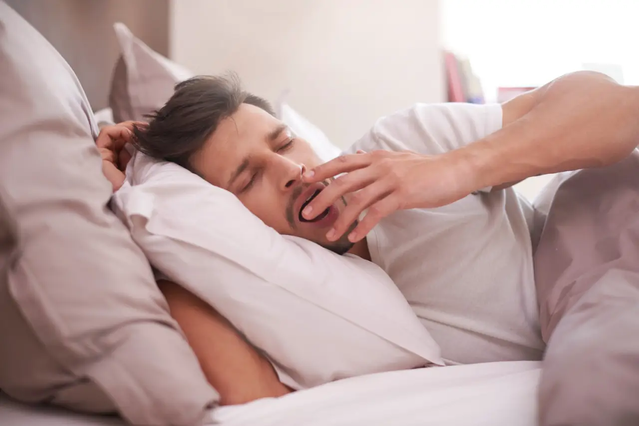 Perché russare può essere pericoloso? Le implicazioni sulla salute