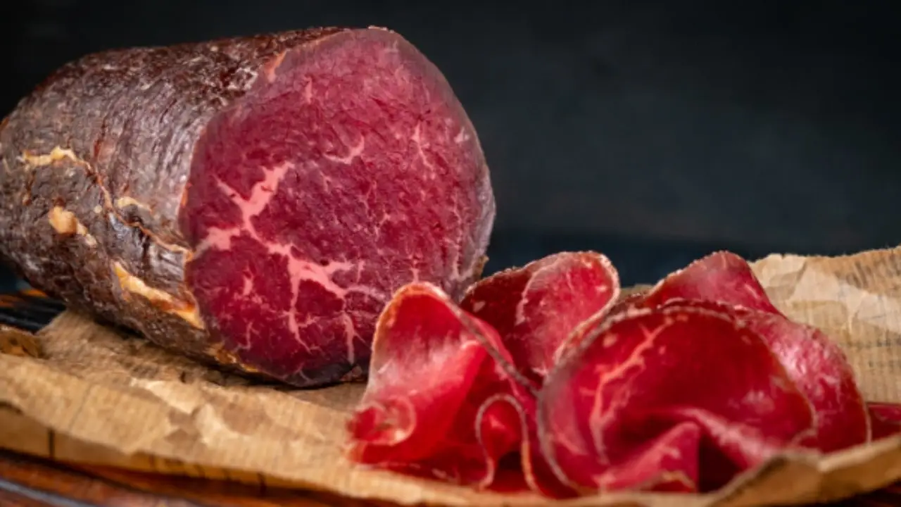Mangiare bresaola ogni giorno: ecco le conseguenze